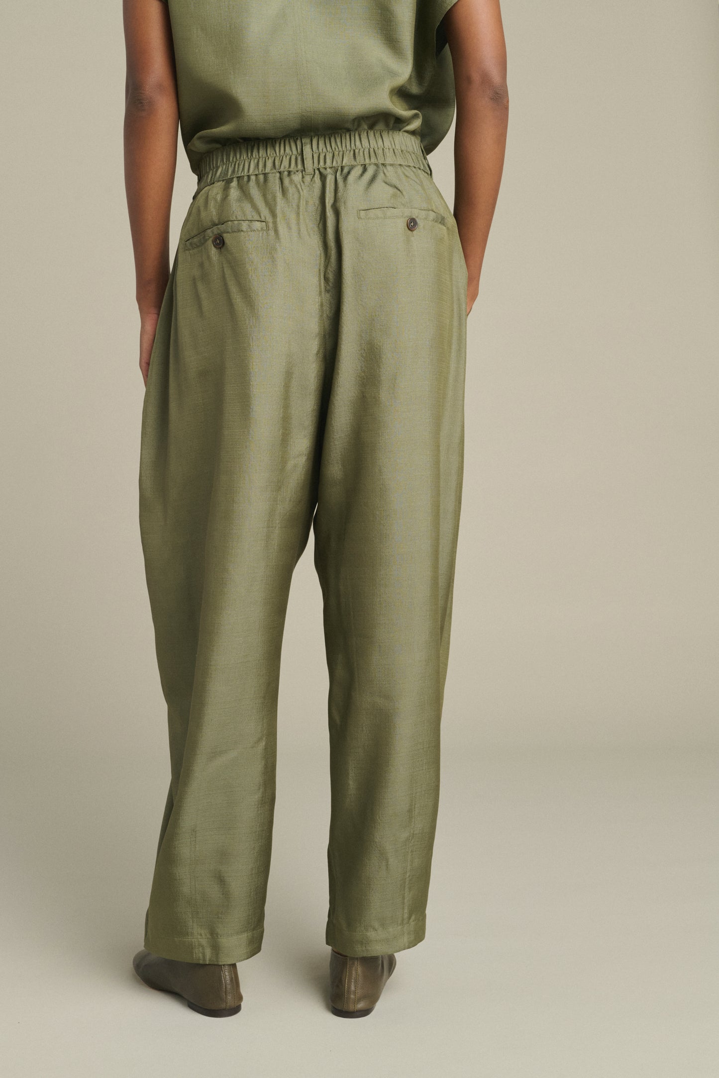 Pantalón Vernon - Verde grisáceo - Seda - Mujer