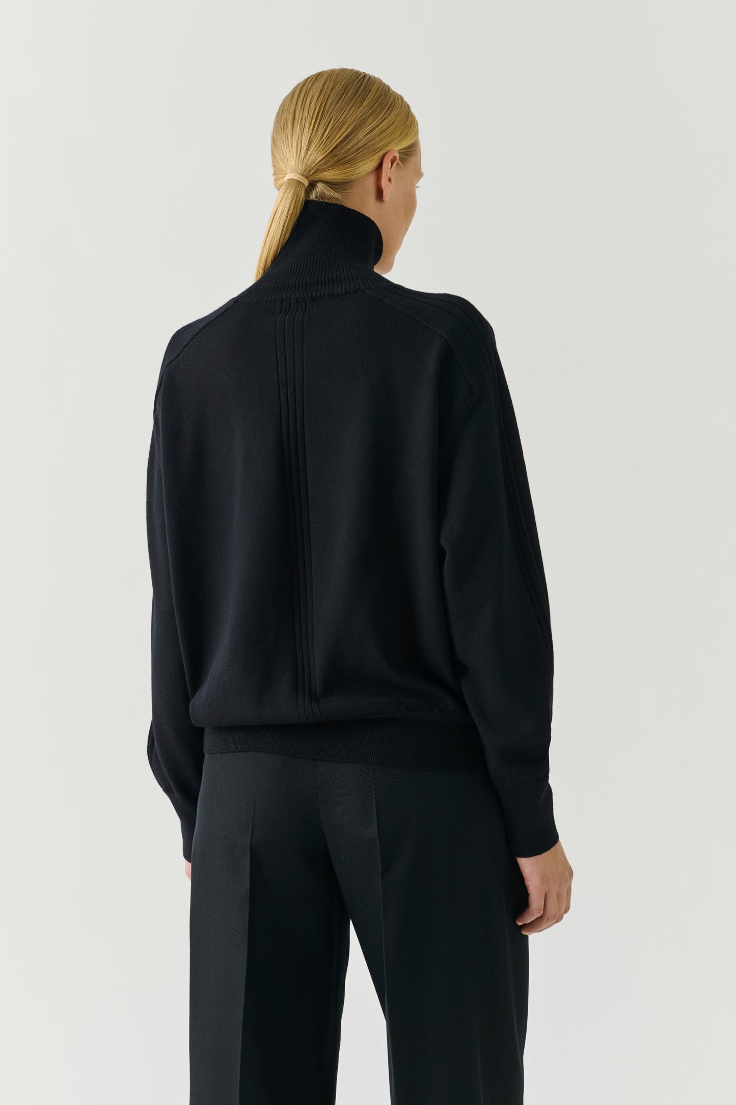 Jersey Nord - Negro Lana Merino Cuello Vuelto Oversize - Soeur